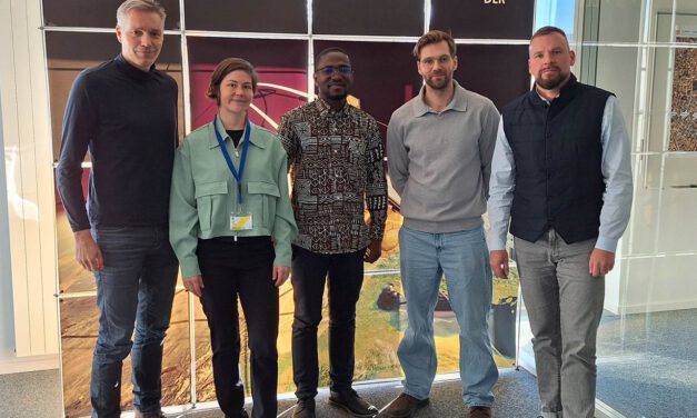 Dr Felicitas Sommer and Hope Ewudor from the Technical University of Munich visit the DLR in Oberpfaffenhofen