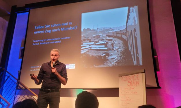 Hannes Taubenböck wins the Science Slam in Rosenheim