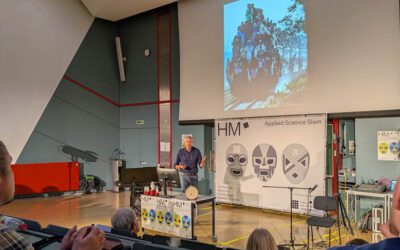 Hannes Taubenböck wins the Science Slam of the Munich University of Applied Sciences