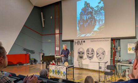 Hannes Taubenböck wins the Science Slam of the Munich University of Applied Sciences