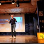 Hannes Taubenböck wins the science slam of the Münchner Lach- und Schiessgesellschaft