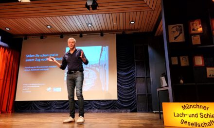Hannes Taubenböck wins the science slam of the Münchner Lach- und Schiessgesellschaft