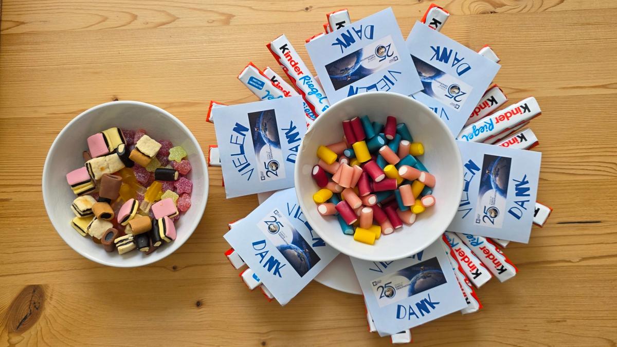 Earth Observation News - Small Gesture, Big Thanks: Chocolate in the Polar Bear Kitchen