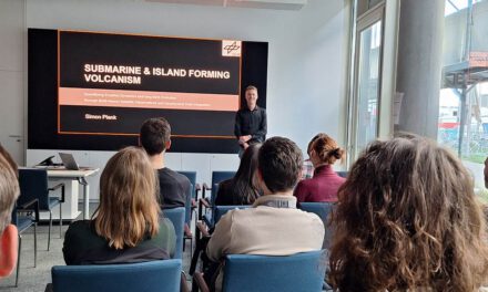 Simon Plank gives a talk at GZS-Seminar at EOC of DLR